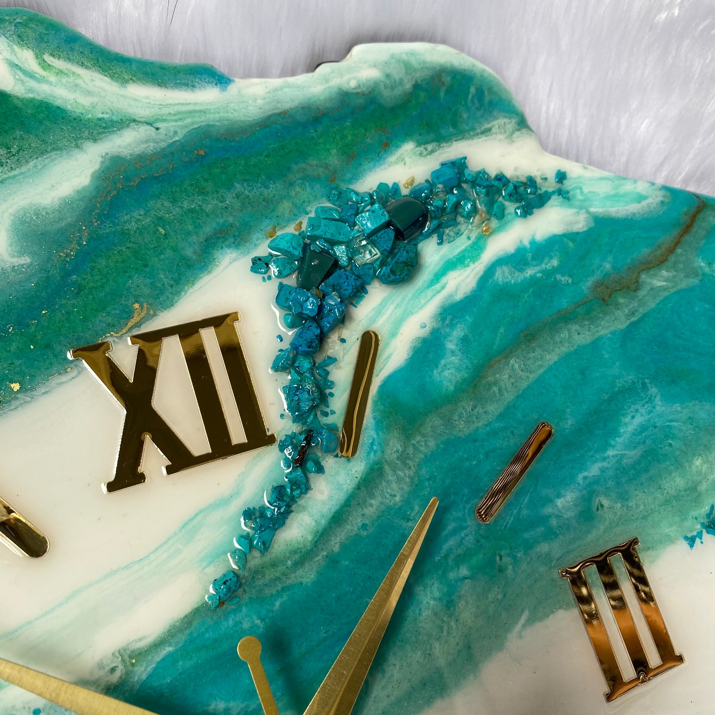 Epoxy Resin Wall Clock | Unique home decor | Housewarming gift - Green (uneven shape)Clock