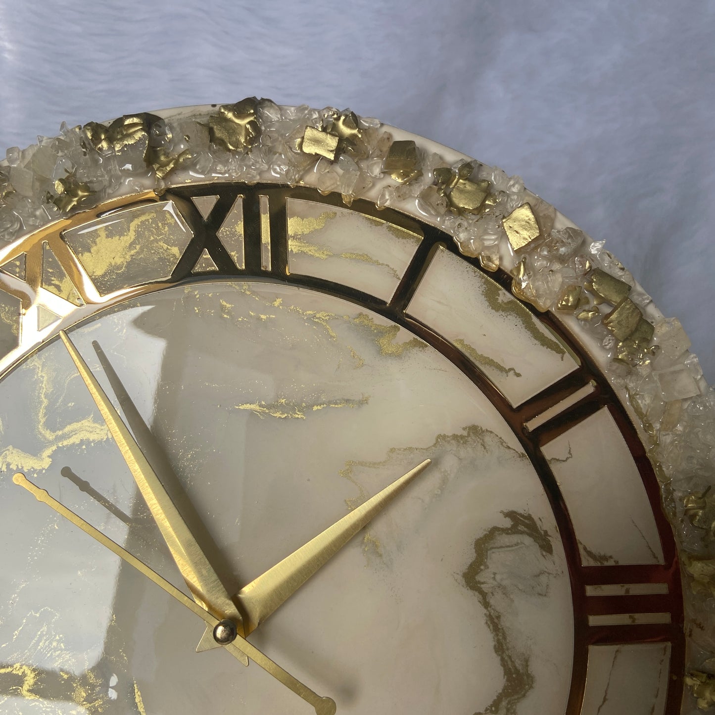 Epoxy Resin Wall Clock | Unique home decor | Housewarming gift - Golden Geode Clock