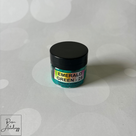 Emerald green opaque pigment