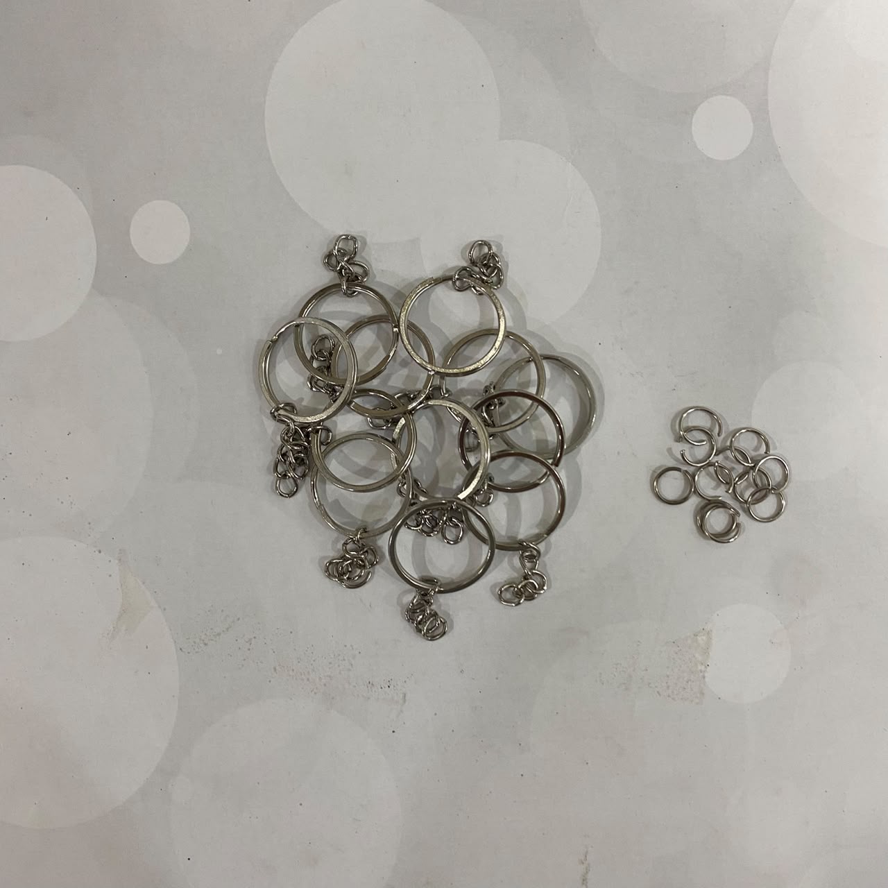 KEYCHAIN RINGS ( SILVER COLOUR )